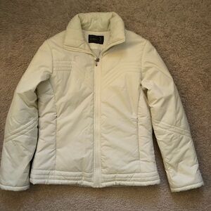 Women's White Quilted Jacket, 2  zip pockets, zipper closure, smoke/pet free